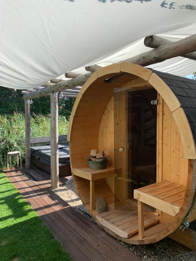 "Zeelandzon" Holiday Home By The Lake With Jacuzzi And Sauna Herkingen Luaran gambar